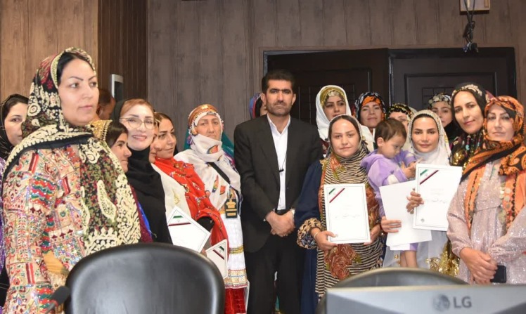 تجلیل از بانوی عشایر نمونه و کارآفرین استان بوشهر توسط رئیس سازمان امورعشایر ایران